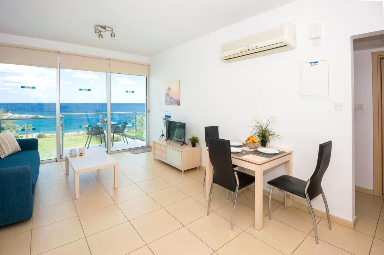 Gabriela - Coralli Beachfront Apartment Protaras Luaran gambar