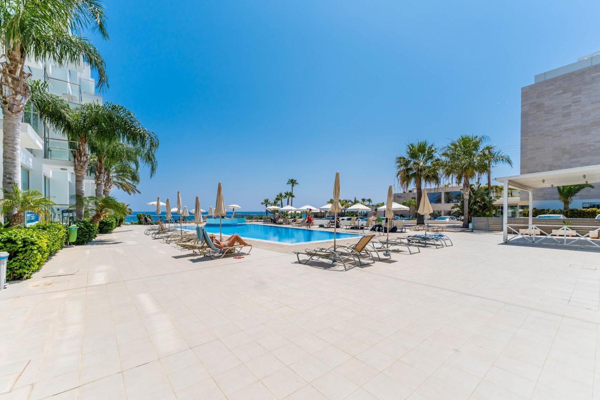 Gabriela - Coralli Beachfront Apartment Protaras Luaran gambar
